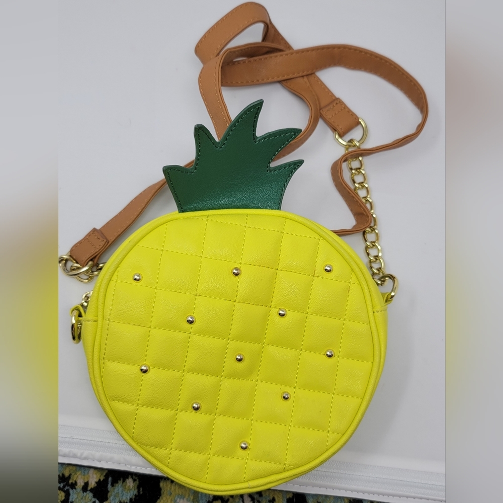 Cute pineapple crossbody in nearly new condition
